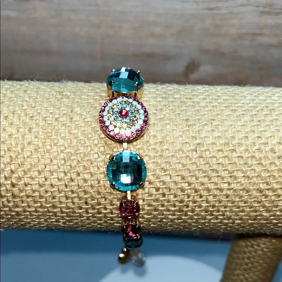 Mariana Gold Bracelet sparkling with Czech and Austrian crystals - Picture 4 of 8